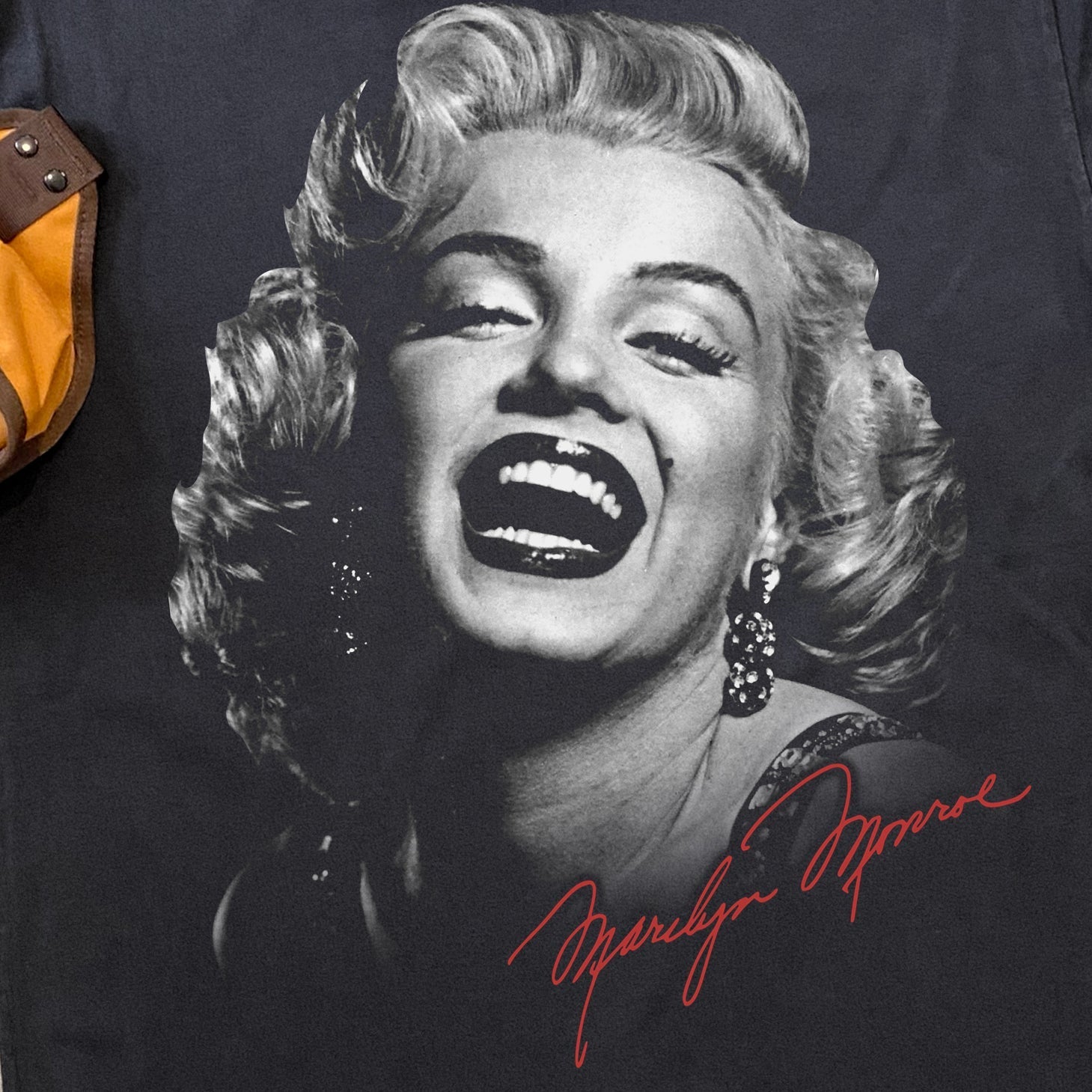 VINTAGE 1980s MARILYN MONROE HEAVYWEIGHT BLACK T-SHIRT Hoodie, Sweatshirt | CiraTrend.com (Image 2)