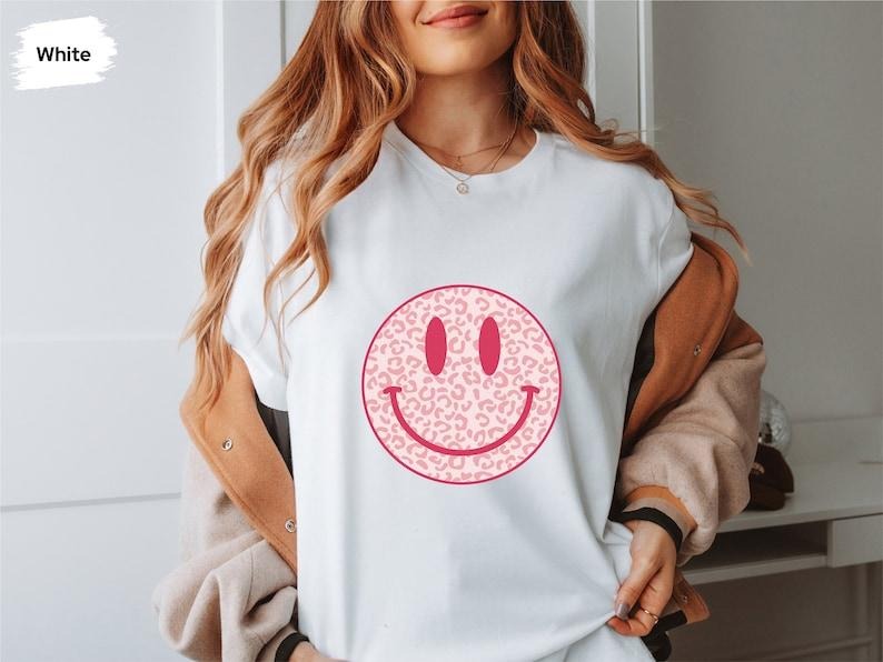Smiley Face Sweatshirt, Happy Face Shirt, Retro Shirt, Retro Vintage Hoodie and Sweater; T-shirt Cotton Womenswear Light...