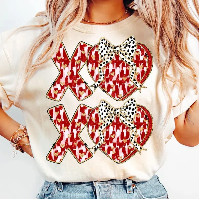 Coquette XOXO Day Heart Brushstroke T-Shirt/Sweatshirt/hoodie, with Red Heart Graphics, Ideal for Valentine's Day