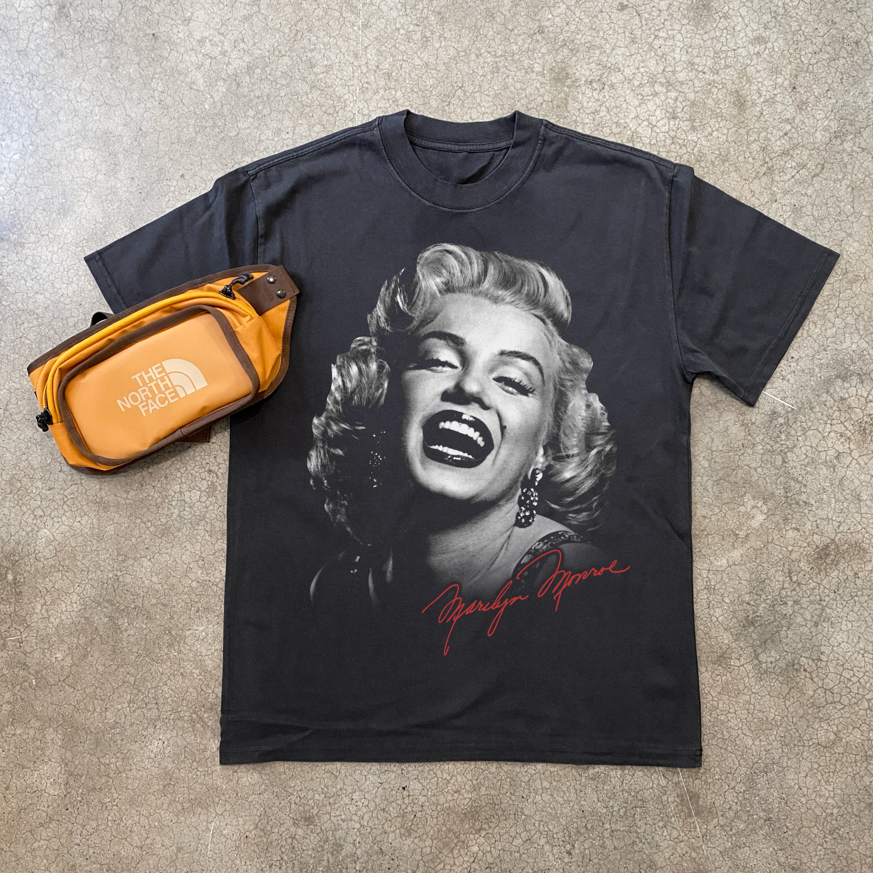 VINTAGE 1980s MARILYN MONROE HEAVYWEIGHT BLACK T-SHIRT Hoodie, Sweatshirt | CiraTrend.com (Image 1)